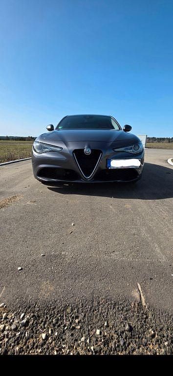 Gebraucht Alfa Romeo Giulia Super 179 PS (131 kW) 2017 Grau Limousine