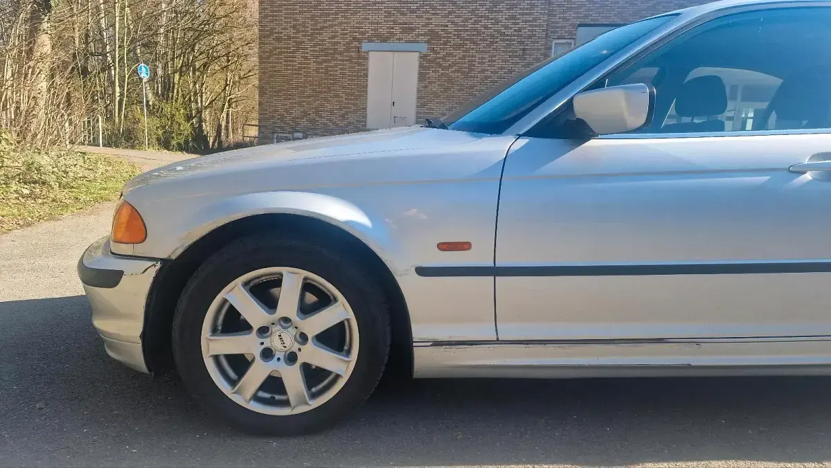 Gebraucht BMW 320 150 PS (110 kW) 1998 Silber Limousine