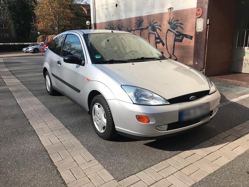 Second-hand Ford Focus 78 CP (57 kW) 1998 Argintiu Berlinǎ