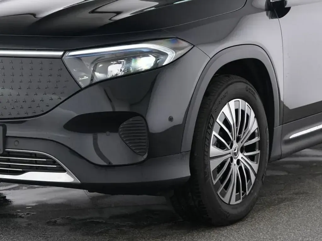 Gebraucht Mercedes EQB300 Progressive 167 kW (228 PS) 2025 Kosmosschwarz (metallic) SUV
