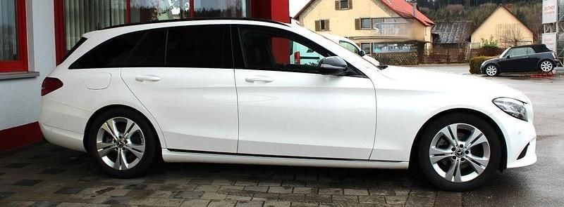 Gebraucht Mercedes C220 Avantgarde 194 PS (142 kW) 2018 Weiß Limousine