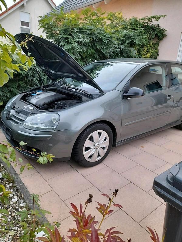 Andere farben Gebraucht 2004 VW Golf V Kleinwagen | 2.400 € (Fairer Preis) - Bild 1/4