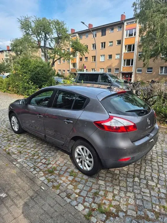 Gebraucht Renault Mégane 116 PS (85 kW) 2014 Grau Limousine