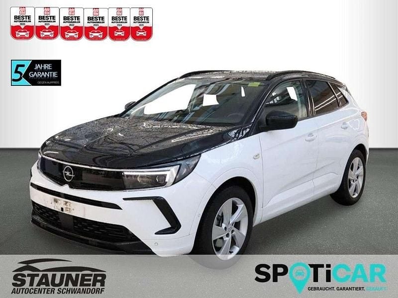 Jade weiß/dach schwarz (metallic) Gebraucht 2023 Opel Grandland X GSe SUV | 26.980 € (Fairer Preis) - Bild 1/4