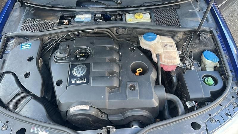 Blau Gebraucht 2005 VW Passat Kombi | 1.400 € (Fairer Preis) - Bild 1/4