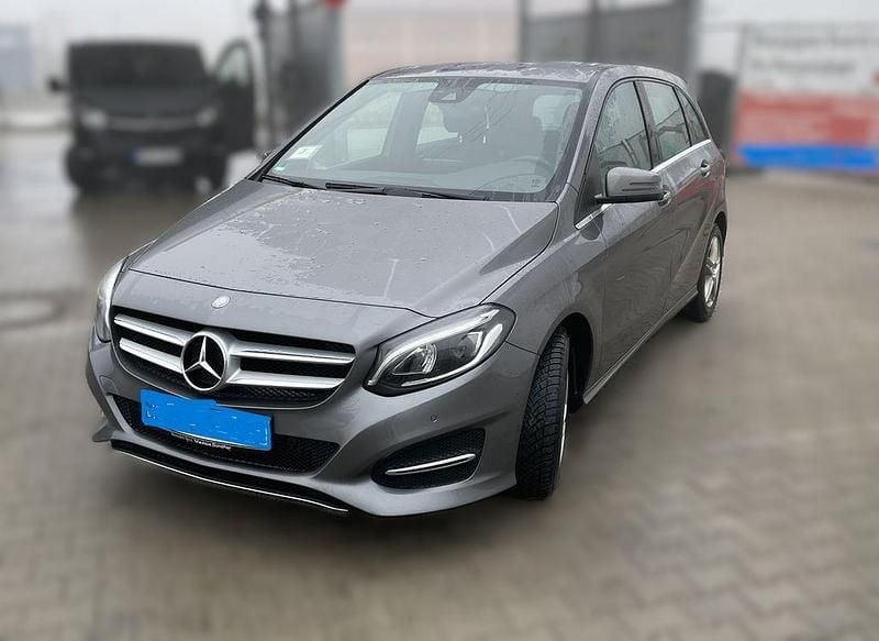 Gebraucht Mercedes B200 Urban 136 PS (100 kW) 2015 Grau Van / Kleinbus