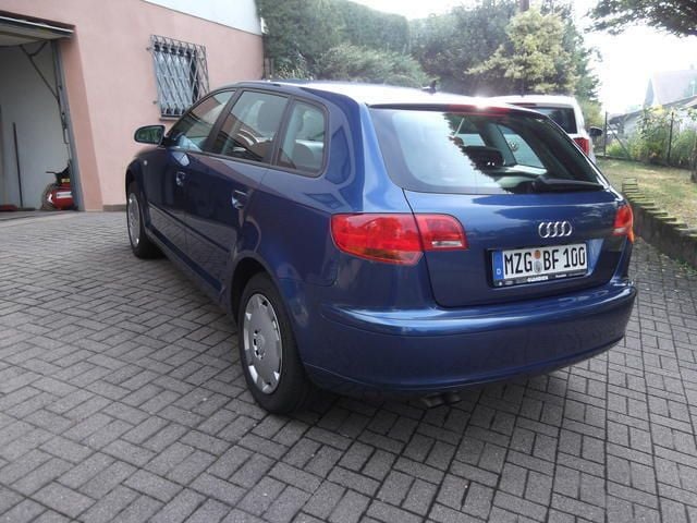Gebraucht Audi A3 Sportback 105 PS (77 kW) 2006 Blau metallic Kleinwagen