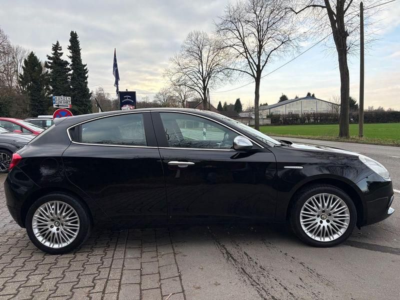 Gebraucht Alfa Romeo Giulietta Super 120 PS (88 kW) 2012 Schwarz Limousine