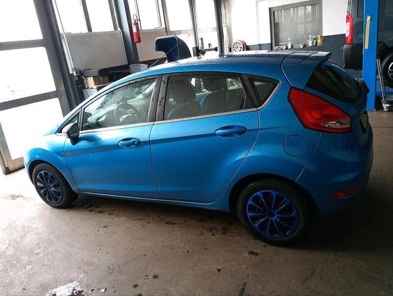 Blau Gebraucht 2008 Ford Fiesta Kleinwagen | 3.500 € - Bild 1/4