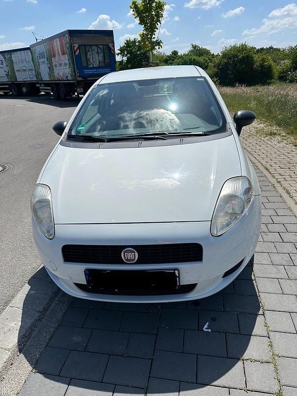 Weiß Gebraucht 2012 Fiat Punto Kleinwagen | 3.150 € (Guter Preis) - Bild 1/4
