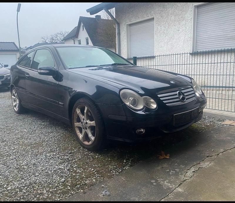 Gebraucht Mercedes C180 143 PS (105 kW) 2007 Blau Coupé