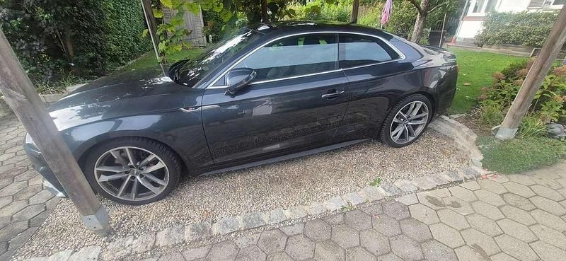 Grau Gebraucht 2017 Audi A5 Coupé | 32.700 € - Bild 1/4