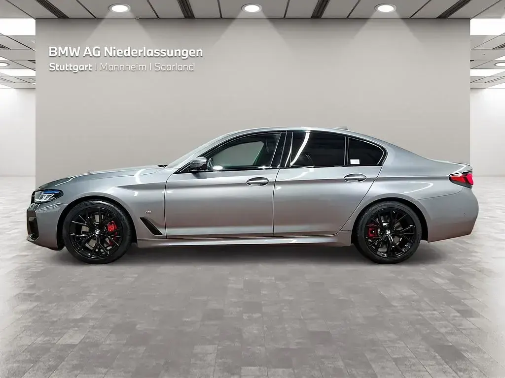 Gebraucht BMW 520 M Sport 184 PS (135 kW) 2023 Grau Limousine