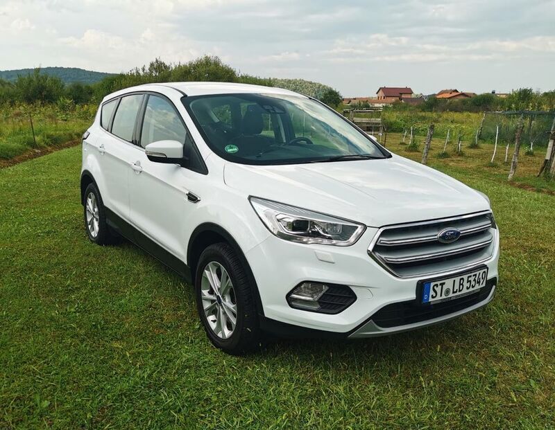 Weiß Gebraucht 2018 Ford Kuga Titanium SUV | 10.850 € (Fairer Preis) - Bild 1/4