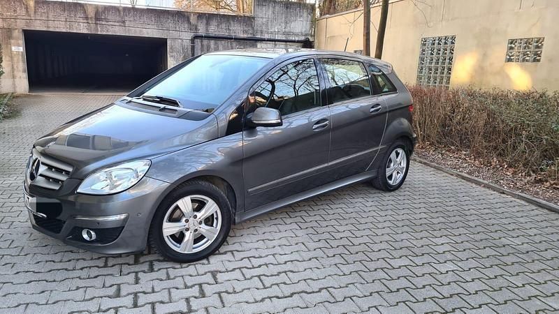 Grau Gebraucht 2008 Mercedes B200 Van / Kleinbus | 5.300 € (Etwas zu teuer) - Bild 1/4