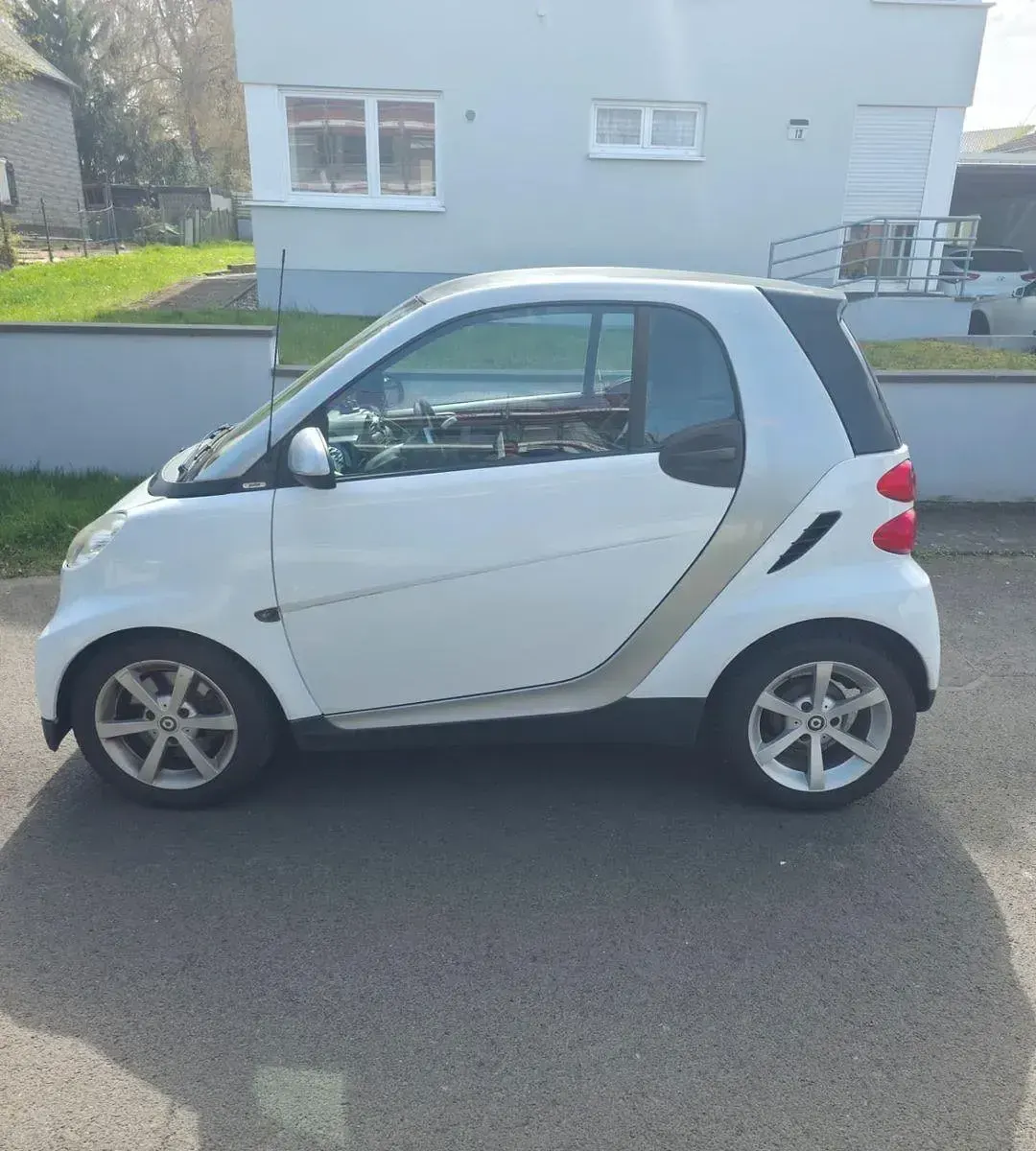 Gebraucht Smart ForTwo Coupé Pure 71 PS (52 kW) 2009 Weiß Coupé