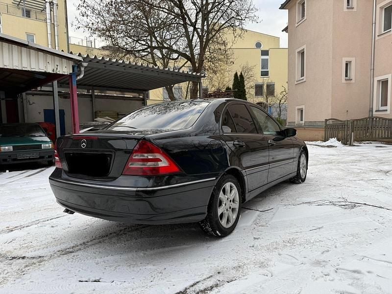 Gebraucht Mercedes C200 122 PS (89 kW) 2005 Schwarz Limousine