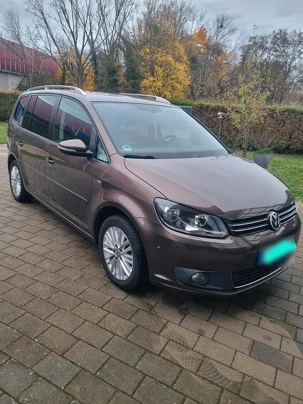 Braun Gebraucht 2014 VW Touran Van / Kleinbus | 9.500 € (Fairer Preis) - Bild 1/4