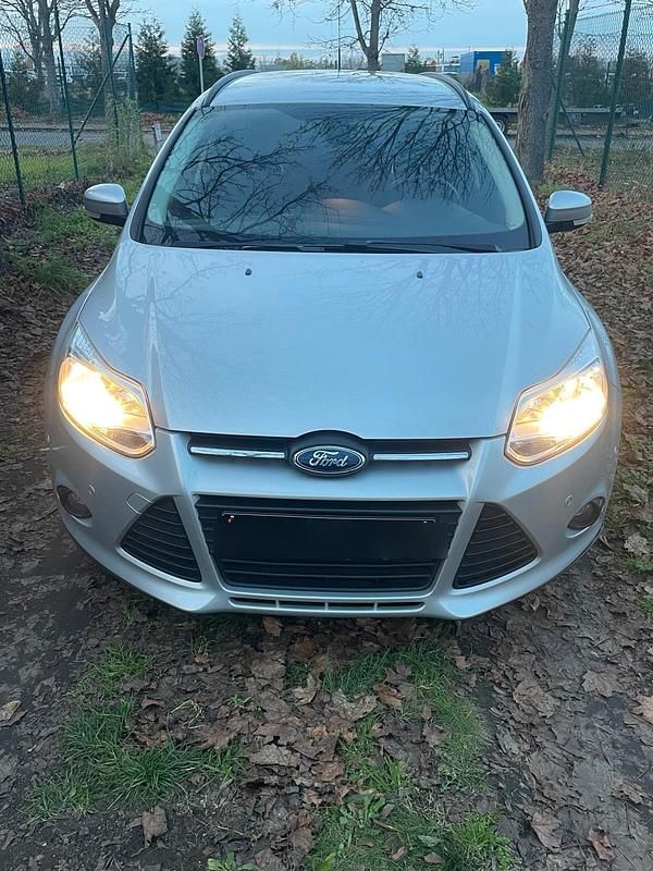 Silber Gebraucht 2013 Ford Focus Kombi | 1.400 € - Bild 1/4