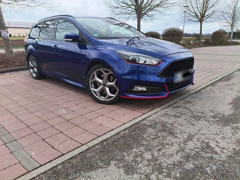 Gebraucht Ford Focus ST 250 PS (183 kW) 2018 Blau Kombi