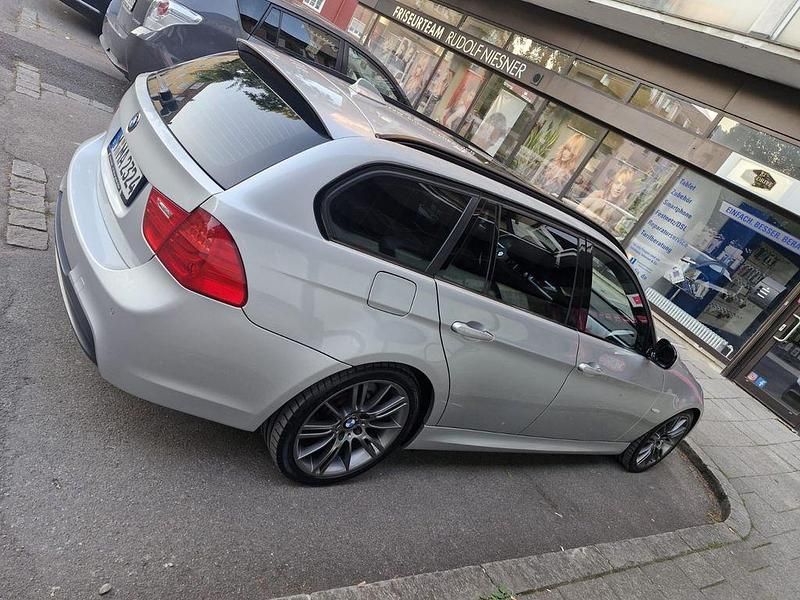 Gebraucht BMW 330 Exclusive 245 PS (180 kW) 2011 Silber Kombi