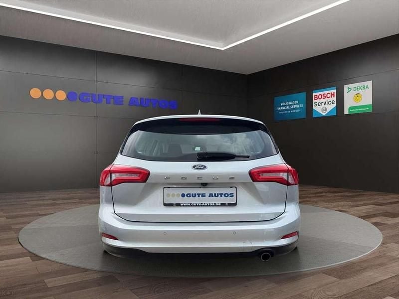 Gebraucht Ford Focus Cool & Connect 125 PS (91 kW) 2022 Silber Limousine