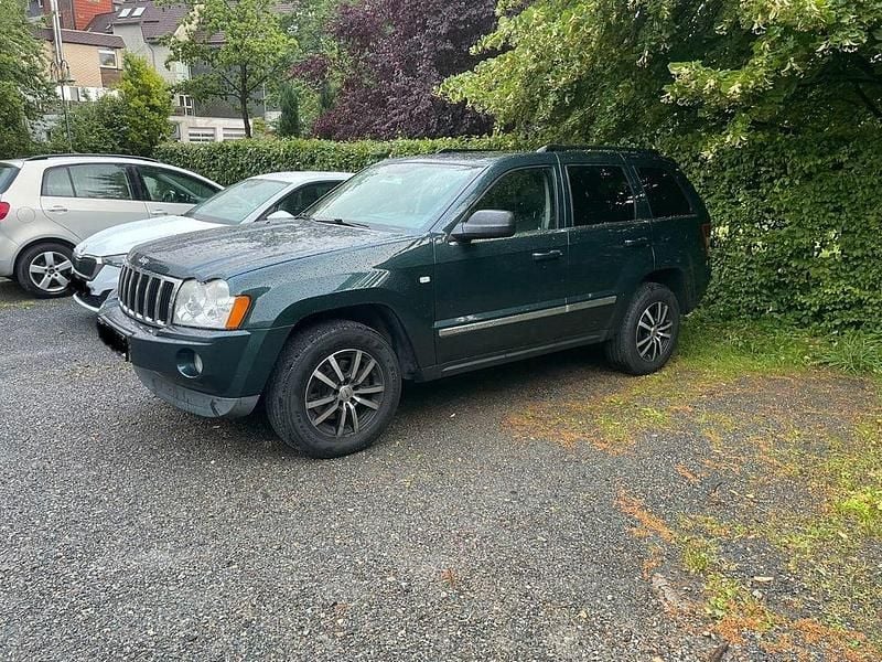 Grün Gebraucht 2005 Jeep Grand Cherokee Limited SUV | 11.000 € (Etwas zu teuer) - Bild 1/4