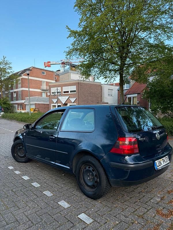 Usado VW Golf 101 HP (74 kW) 2001 Azul Coupé