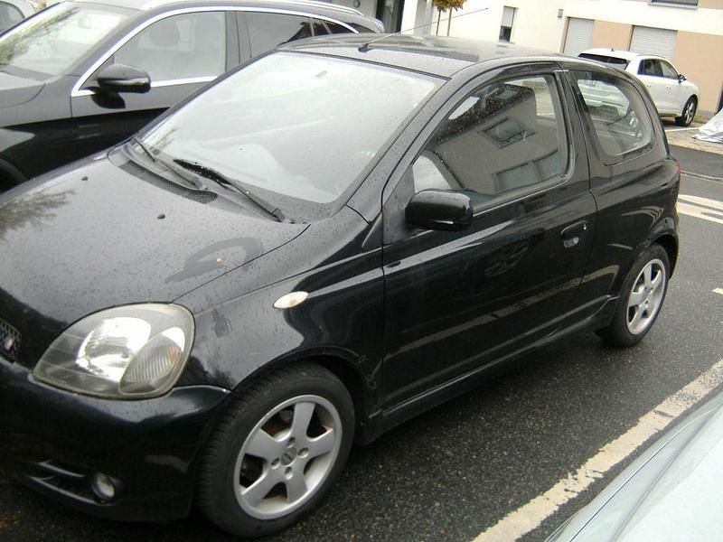 Schwarz Gebraucht 2002 Toyota Yaris Limousine | 2.990 € (Fairer Preis) - Bild 1/4
