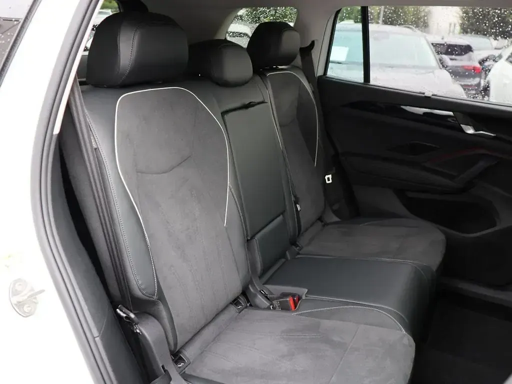 Gebraucht VW Tayron Elegance 272 PS (200 kW) 2025 Oryxweiß perlmutteffekt SUV