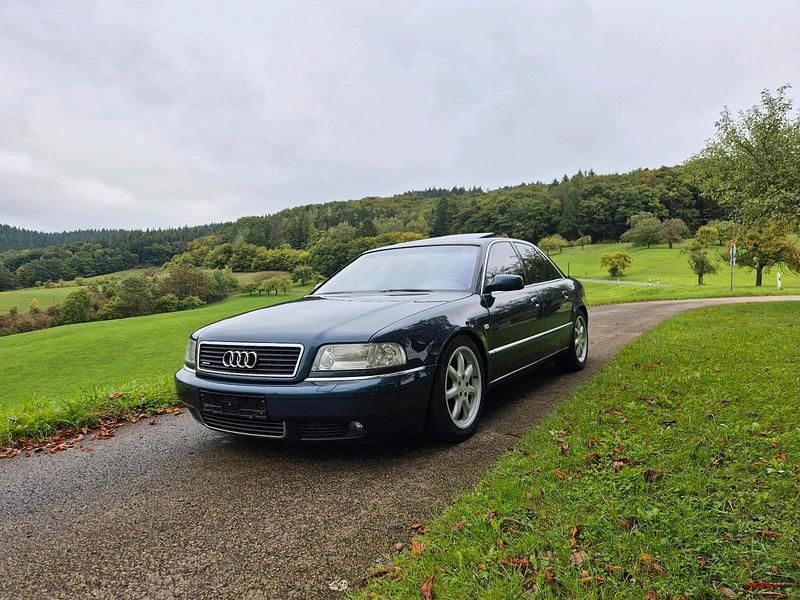 Second-hand Audi A8 280 CP (205 kW) 2001 Albastru Berlinǎ