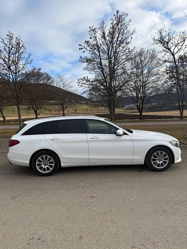 Gebraucht Mercedes C220 194 PS (142 kW) 2019 Weiß Kombi