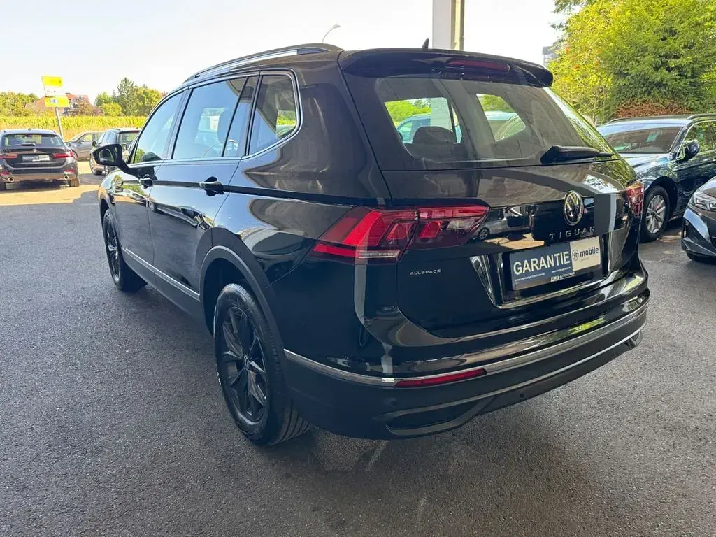Gebraucht VW Tiguan Allspace Life 150 PS (110 kW) 2024 Schwarz SUV