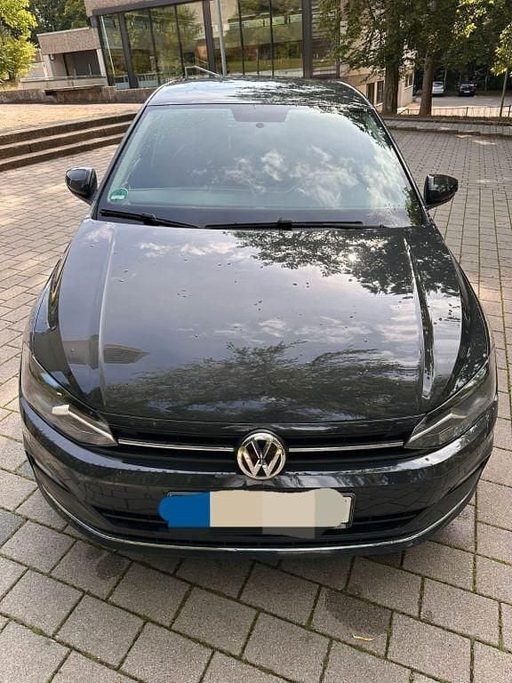Grau Gebraucht 2019 VW Polo Highline Limousine | 12.000 € (Guter Preis) - Bild 1/4