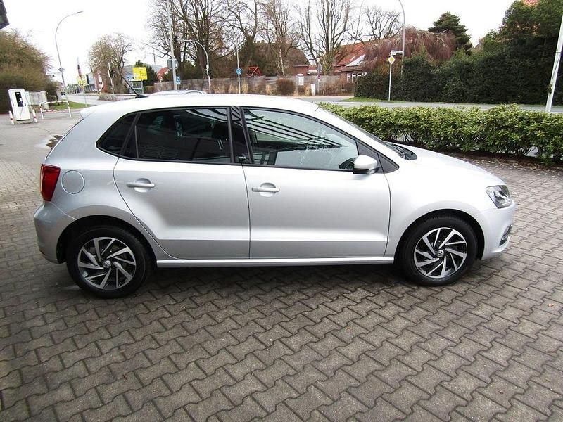 Gebraucht VW Polo 60 PS (44 kW) 2017 Silber Limousine