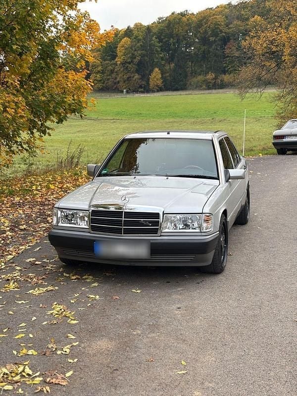 Silber Gebraucht 1991 Mercedes 190 Limousine | 9.500 € - Bild 1/4