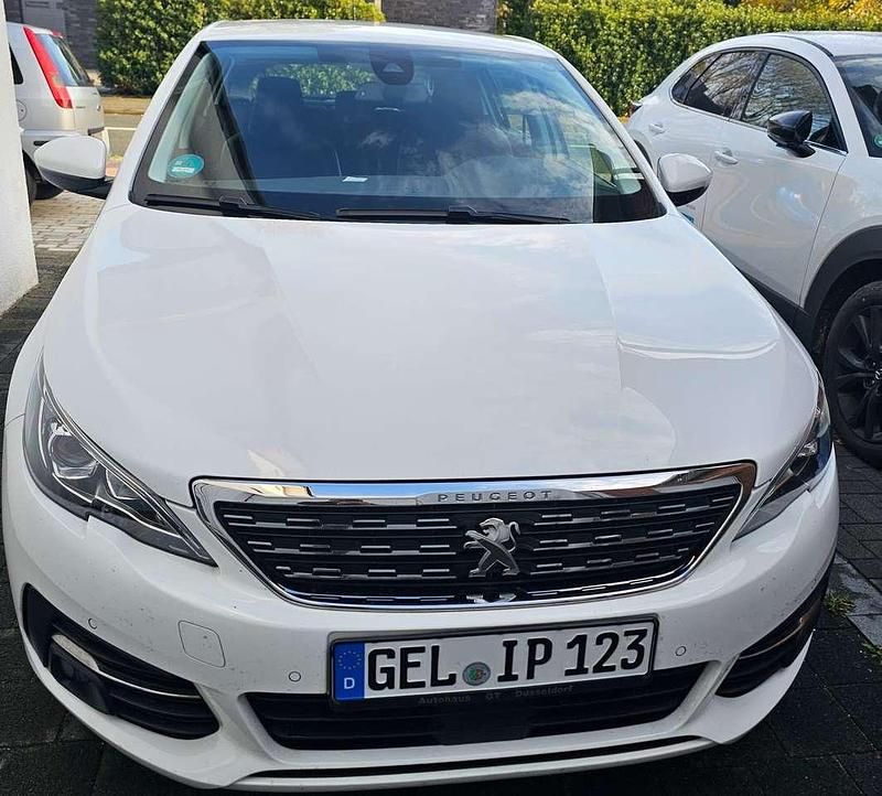 Weiß Gebraucht 2019 Peugeot 308 Limousine | 9.900 € (Fairer Preis) - Bild 1/4