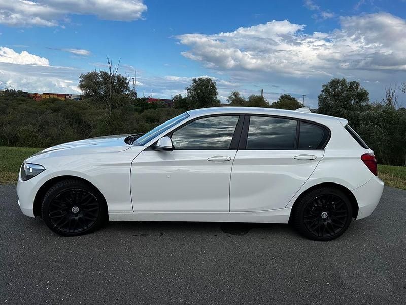 Weiß Gebraucht 2012 BMW 116 Kleinwagen | 8.250 € (Fairer Preis) - Bild 1/4