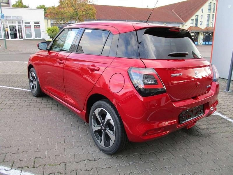 Neu Suzuki Swift Comfort+ 83 PS (61 kW) 2025 Rot Kleinwagen