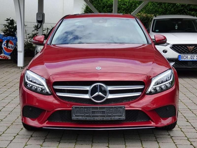 Rot Gebraucht 2018 Mercedes C180 Limousine | 15.100 € (Guter Preis) - Bild 1/4