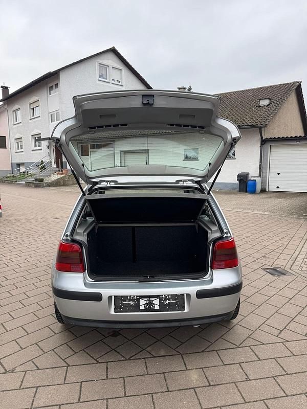 Gebraucht VW Golf IV 125 PS (91 kW) 2002 Silber Kleinwagen