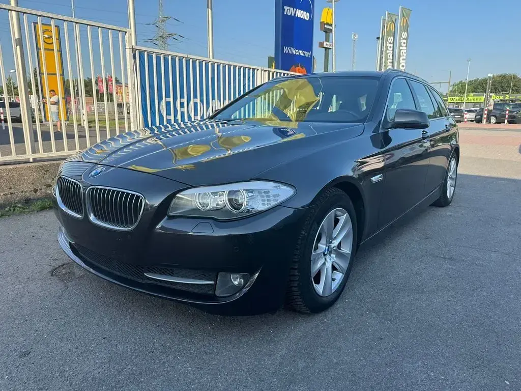 Gebraucht BMW 530 Performance 245 PS (180 kW) 2011 Grau Kombi