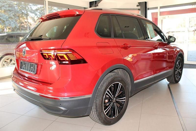 Gebraucht VW Tiguan 131 PS (96 kW) 2021 Rot SUV