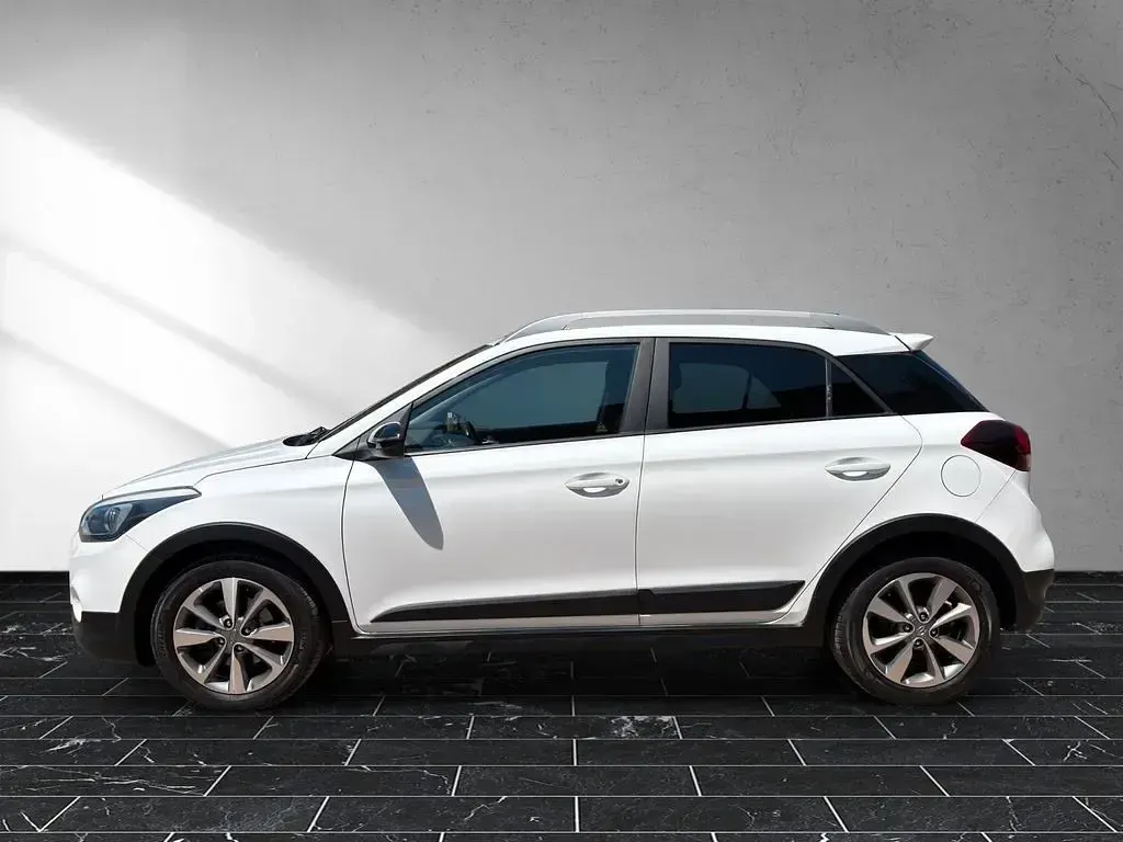 Gebraucht Hyundai i20 Active 101 PS (74 kW) 2020 Weiß Kleinwagen
