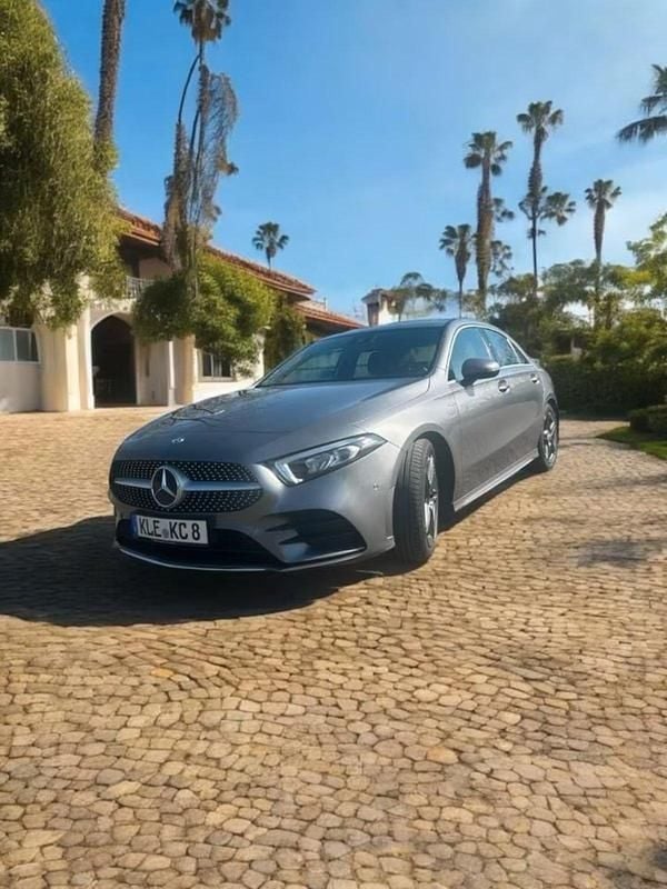 Grau Gebraucht 2020 Mercedes A35 AMG Limousine | 23.500 € - Bild 1/4