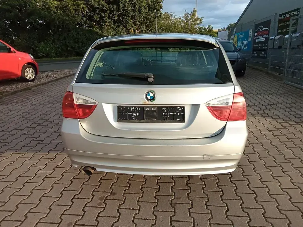 Gebraucht BMW 320 163 PS (119 kW) 2007 Silber Kombi