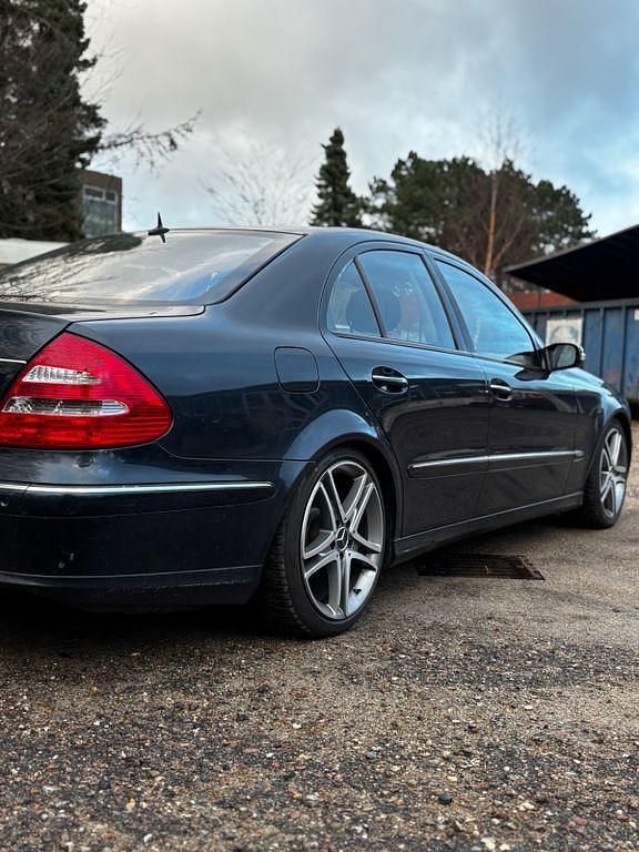 Gebraucht Mercedes E500 Avantgarde 306 PS (225 kW) 2003 Blau Limousine
