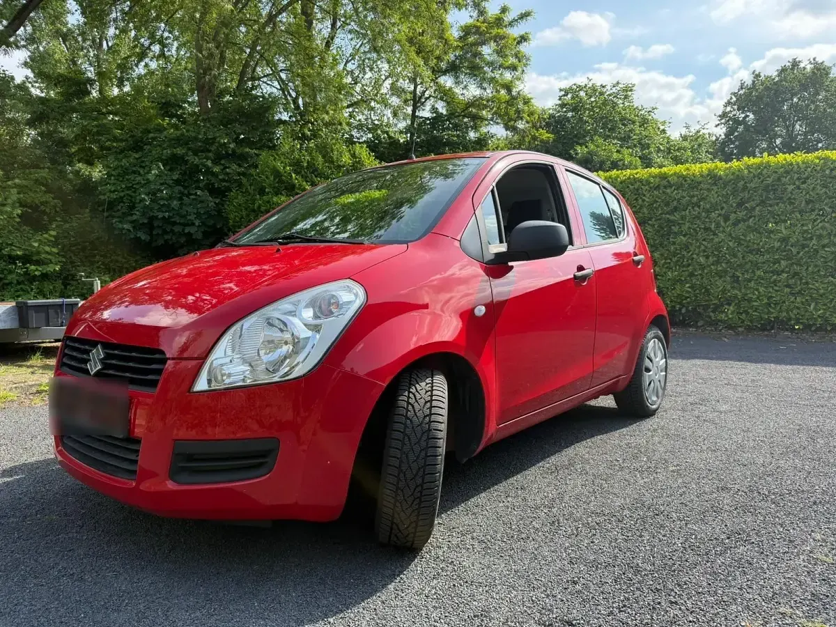 Gebraucht Suzuki Splash Basic 65 PS (47 kW) 2011 Rot Kleinwagen