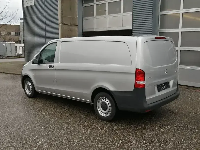 Gebraucht Mercedes Vito 114 PS (83 kW) 2019 Brillantsilber Van