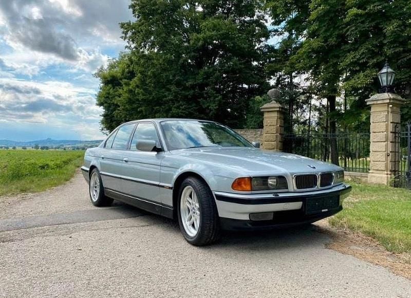 Silber Gebraucht 1997 BMW 750 Limousine | 19.500 € (Fairer Preis) - Bild 1/4